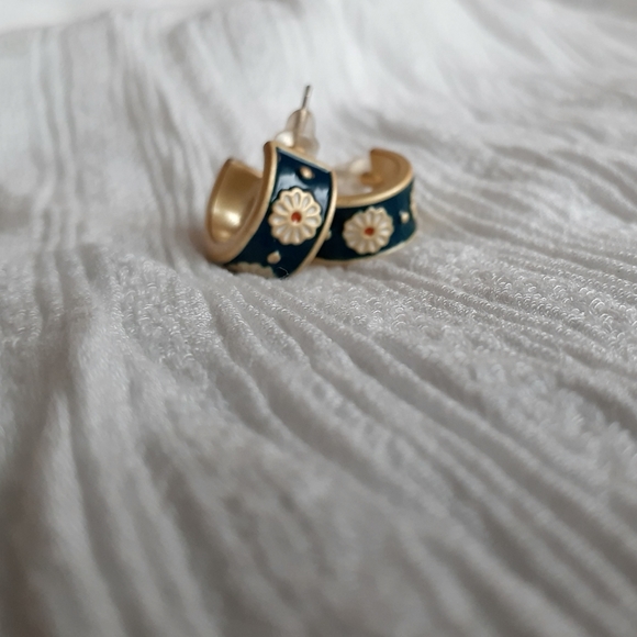 Japanese Floral Earrings - Picture 3 of 4